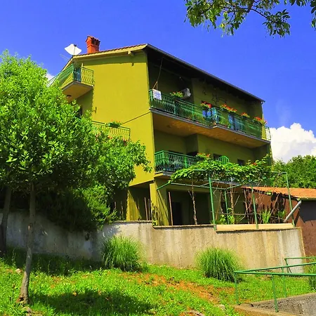 Elia Apartman *